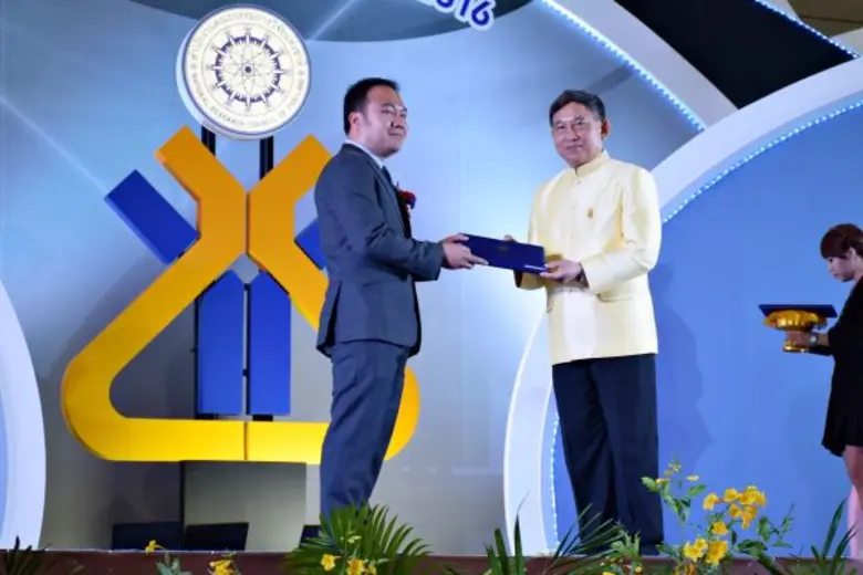 ไข่มุกสีทองด้วยแสงซินโครตรอน สร้างชื่อ คว้ารางวัล ผลงานประดิษฐ์คิดค้น ในงานวันนักประดิษฐ์ ประจำปี 2559 สภาวิจัยแห่งชาติ