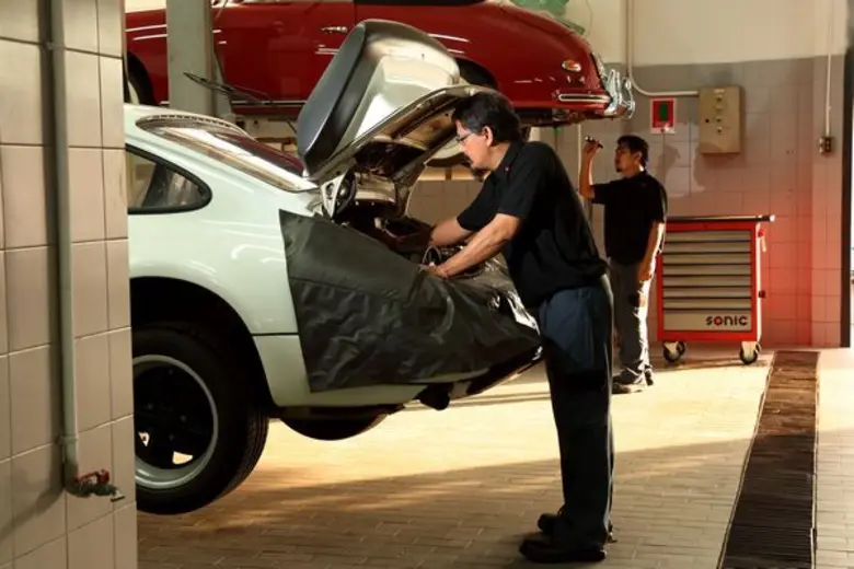 ปอร์เช่ ประเทศไทย โดย บริษัท เอเอเอส ออโต...