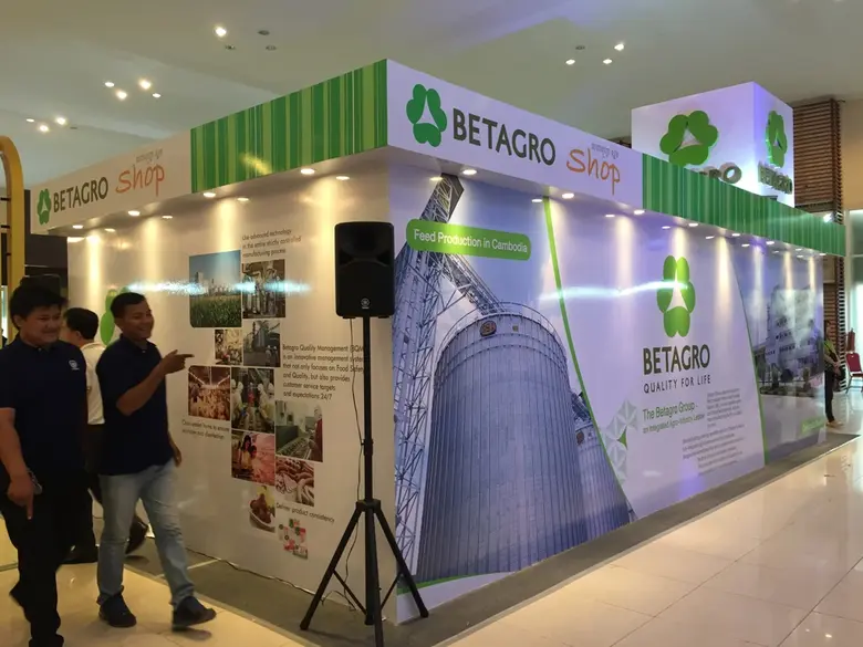 นายวรวุฒิ วณิชกุลบดี รองกรรมการผู้จัดการใ...