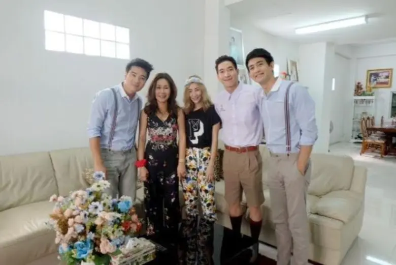 "รถโรงเรียน High School Reunion" อาทิตย์น...