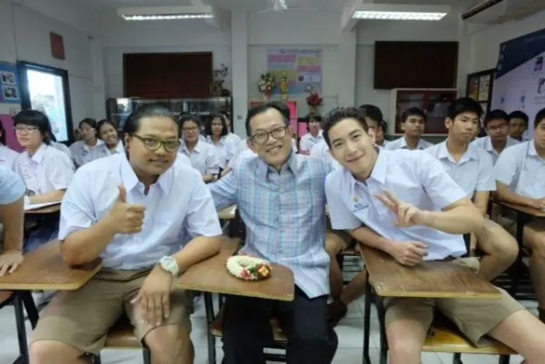 ทีวีไกด์: รายการ “รถโรงเรียน High School Reunion” “โตโน่” ย้อนรำลึกรักครั้งแรก