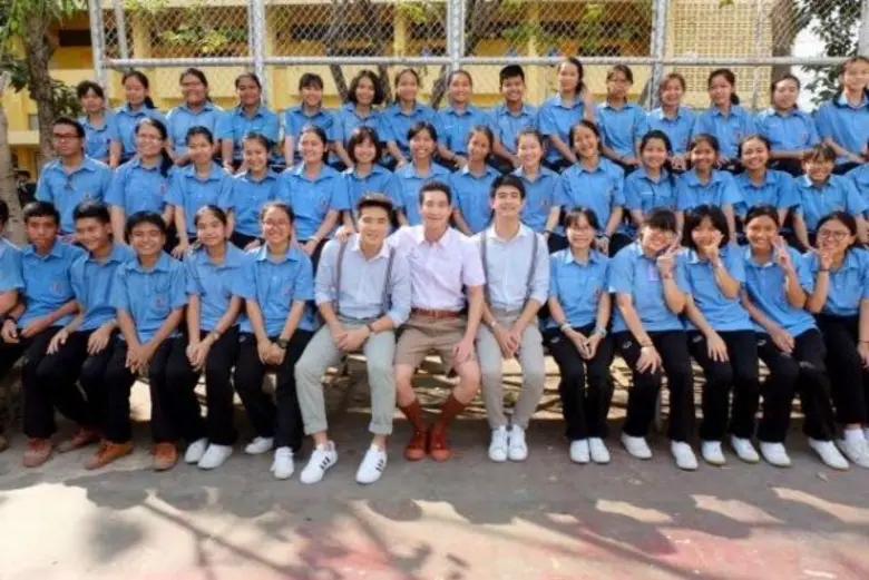 ทีวีไกด์: รายการ “รถโรงเรียน High School Reunion” “โตโน่” ย้อนรำลึกรักครั้งแรก