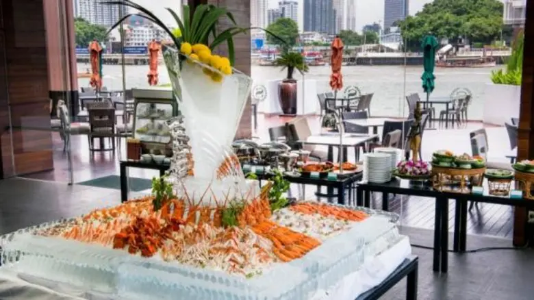 ห้องอาหารฟีสท์ โรงแรมรอยัล ออคิด เชอราตัน...