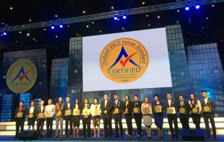 คุณกชกร ชาครียรัตน์ ผู้อำนวยการฝ่ายการขาย...