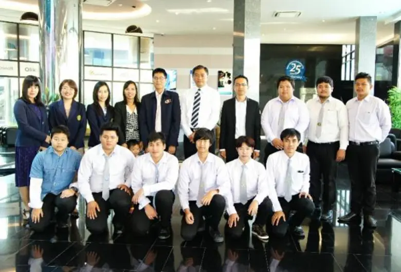 นางสาวมาริสา กัณฑาทรัพย์ คณบดีคณะวิทยาศาส...