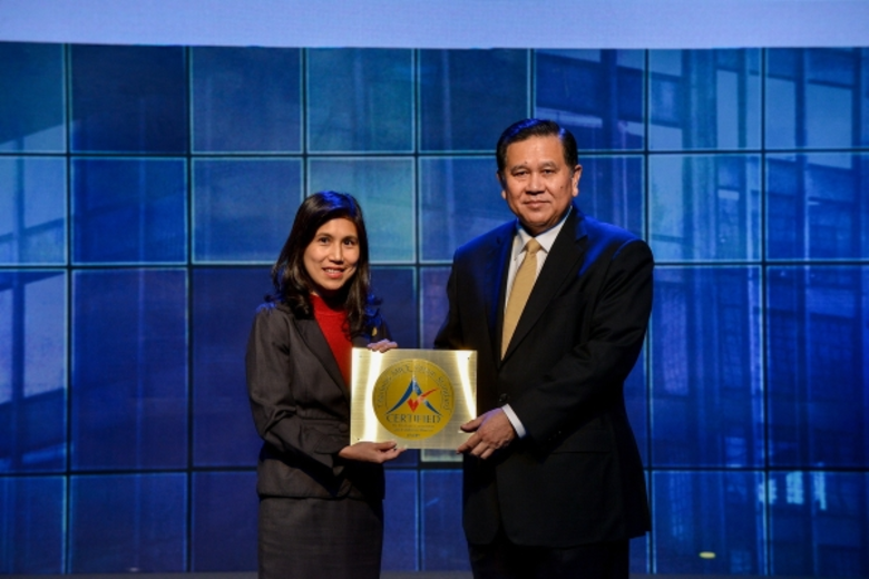 คุณนวรัตน์ ธำรงวิทวัสพงศ์ ผู้อำนวยการฝ่าย...