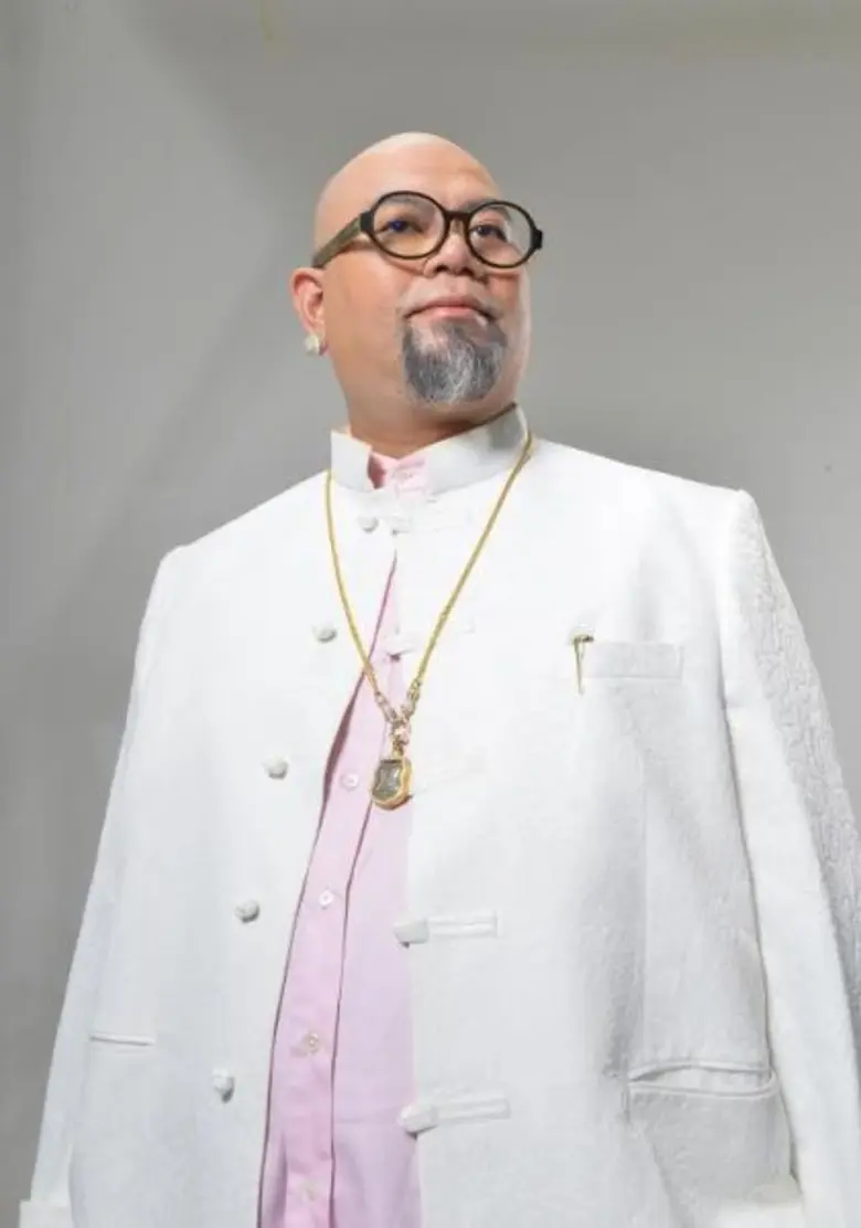 เพื่อความเป็นสิริมงคลตลอดตรุษจีน 2559 นี้...