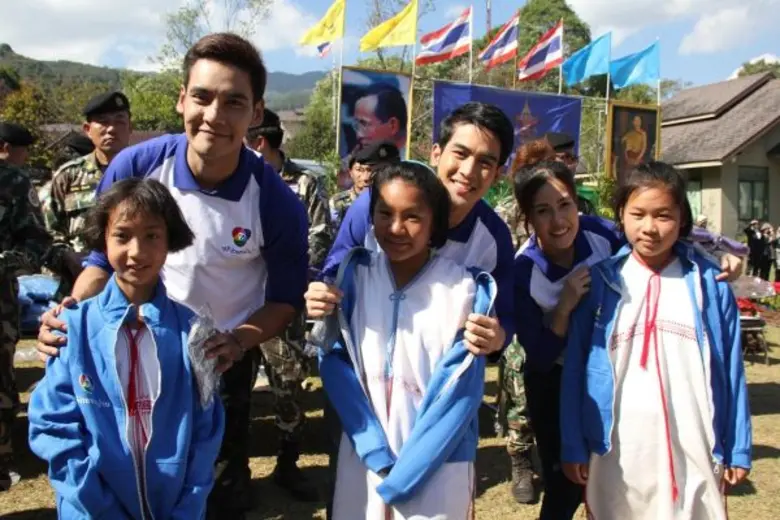 '7 สี ช่วยชาวบ้าน’ ร่วมกับ 'สนง.ทรัพย์สินฯ’ ส่ง 'จิณณะ-โอ๊ต’ ตะลุย ดอยอินทนนท์ นำทีมแจกผ้าห่ม เสื้อกันหนาว มอบไออุ่นให้แก่ชาว ต.บ้านหลวง จ.เชียงใหม่