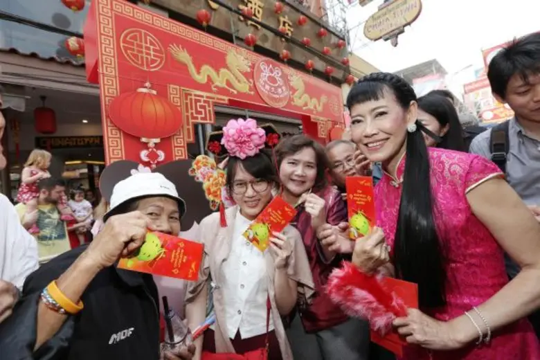 AIS 4G ADVANCED ส่งความสุข มอบความเฮง รับเทศกาลตรุษจีน