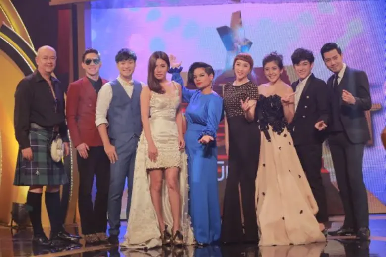 รายการ "The Red Carpet สมรภูมิพรมแดง" ราย...