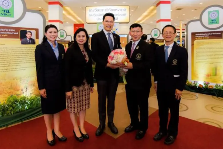 ศาสตราจารย์คลินิก นายแพทย์ อุดม คชินทร อธ...