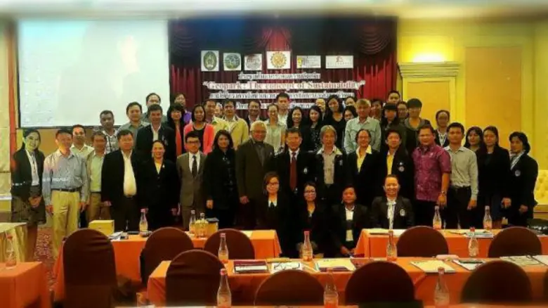 สถาบันวิจัยไม้กลายเป็นหินและทรัพยากรธรณีภ...