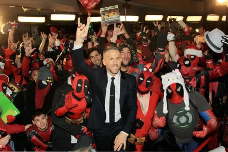 เหล่าแฟนๆ ปลื้มปริ่มกับการเดินสายโปรโมทกั...