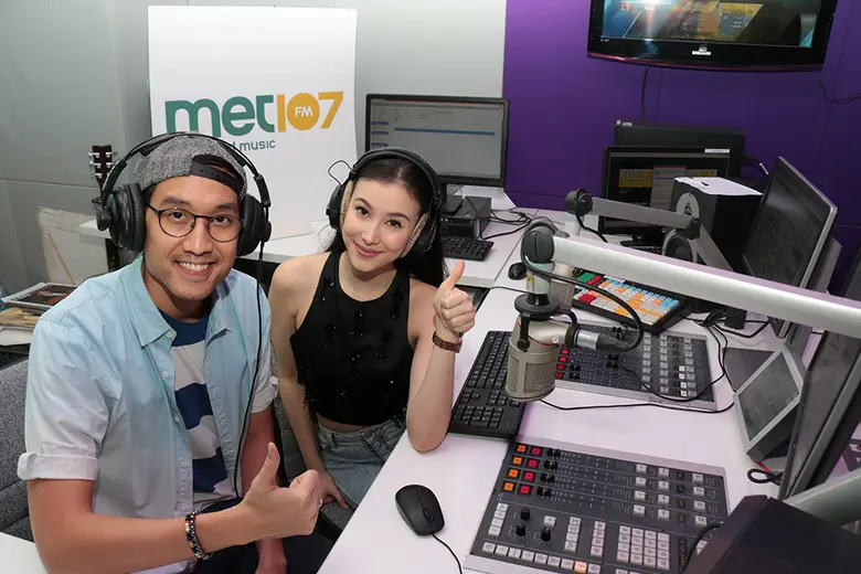 MET 107 F.M. ยกทั้ง Billboard Chart, UK C...