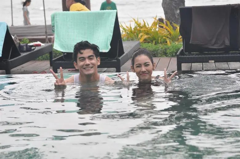 “มายด์” ตื่นเต้นเห็นทะเลครั้งแรก!! “ฌอห์ณ” เอ็นดู “ชวนเล่นน้ำ”