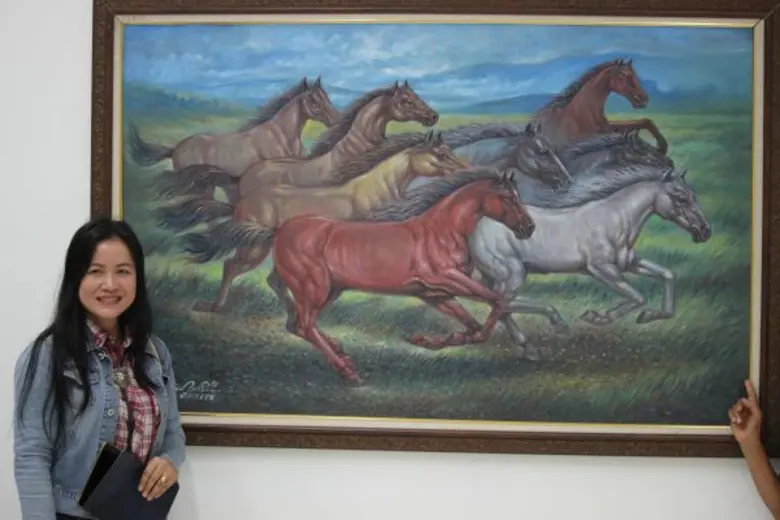 รื่นรมย์ชมผลงานจิตรกรรม ๔ รูปแบบ ๔ อารมณ์ ในนิทรรศการศิลปกรรม “ทศวรรษกลุ่มเส้นทาง”