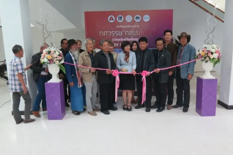 รื่นรมย์ชมผลงานจิตรกรรม ๔ รูปแบบ ๔ อารมณ์ ในนิทรรศการศิลปกรรม “ทศวรรษกลุ่มเส้นทาง”