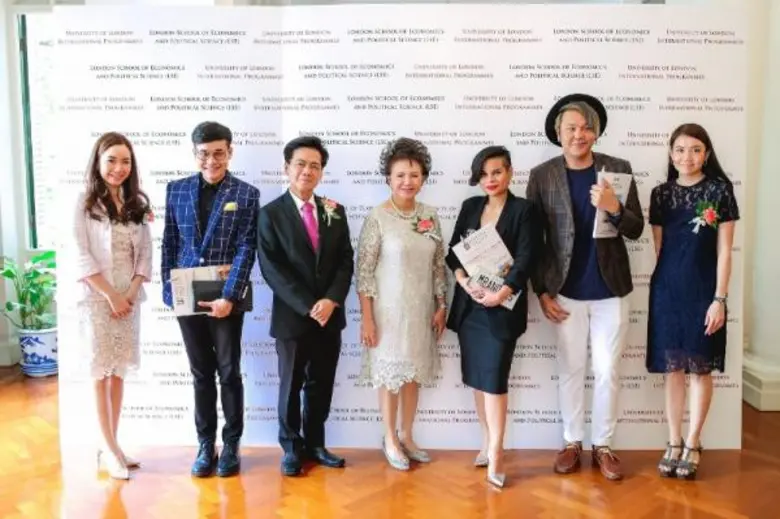 พณฯ องคมนตรี มรว. เทพกมล และคุณหญิงขวัญตา...