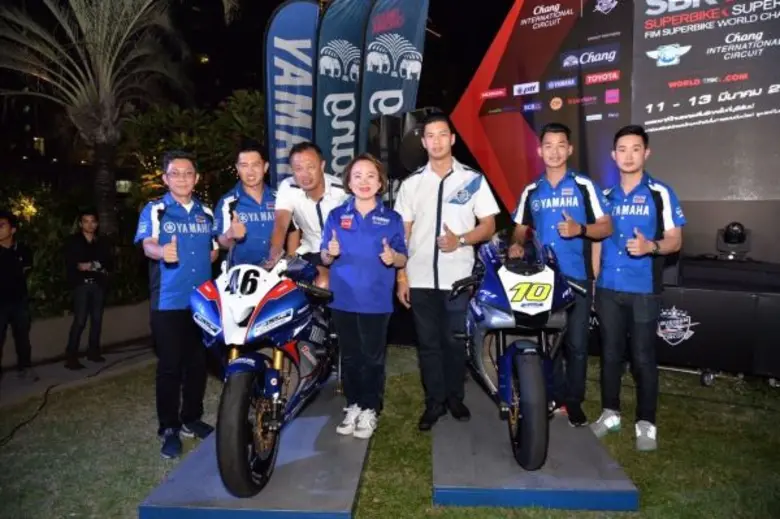 นางสาวจินตนา อุดมทรัพย์ (คนที่ 4 จากซ้าย)...