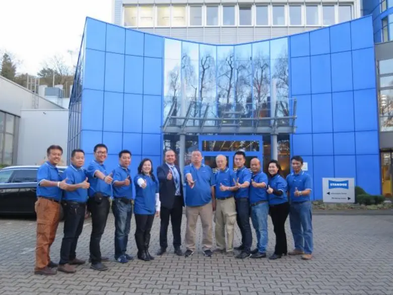 แอ็กซอลตา โค้ทติ้ง ซิสเต็มส์ (ประเทศไทย) ผู้จำหน่ายสีพ่นรถยนต์สแตนด็อกซ์ และลูกค้าอู่พ่นซ่อม เข้าเยี่ยมชมศูนย์ฝึกอบรมสแตนด็อกซ์ ณ ประเทศเยอรมัน