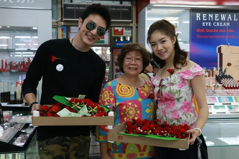 นักแสดงช่อง 3 และคนบันเทิง ร่วมแรงร่วมใจขายดอกป๊อปปี้ วันทหารผ่านศึก ช่วยเหลือครอบครัวทหารผ่านศึก
