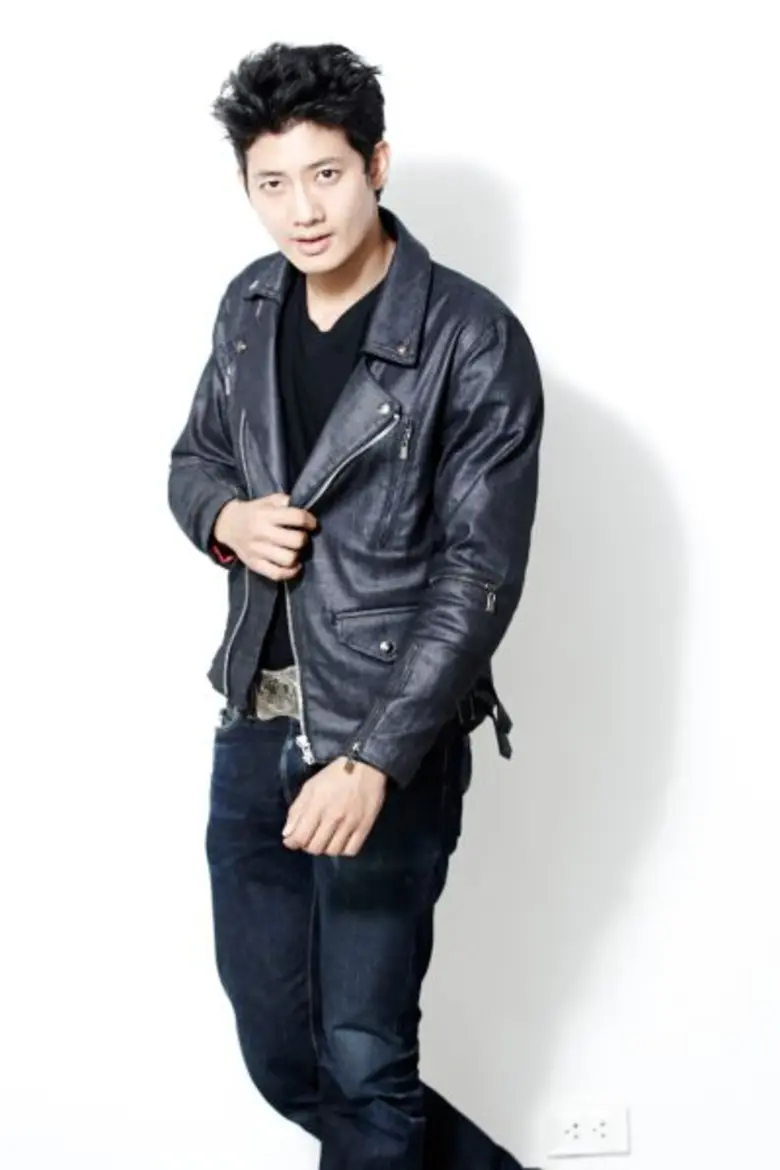 เป็นอีกหนึ่งศิลปิน และพระเอกหนุ่มที่สาวๆ ...