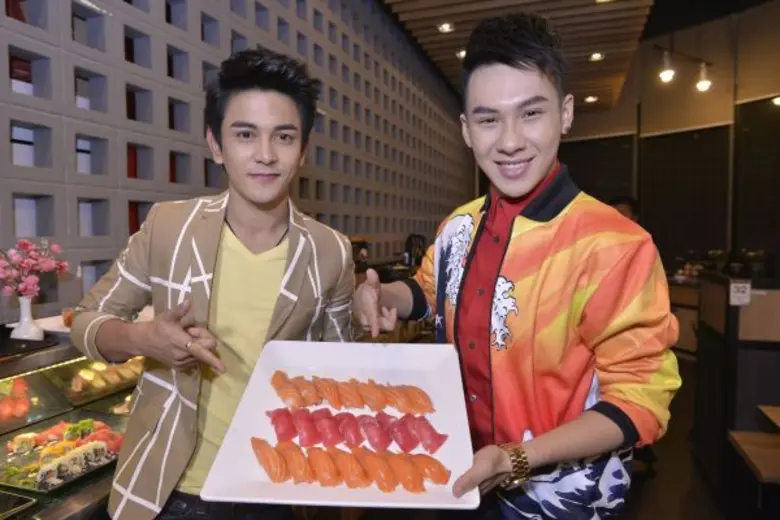 กัน-ตั้ม ร่วมฉลอง7ปี Kin Japanese