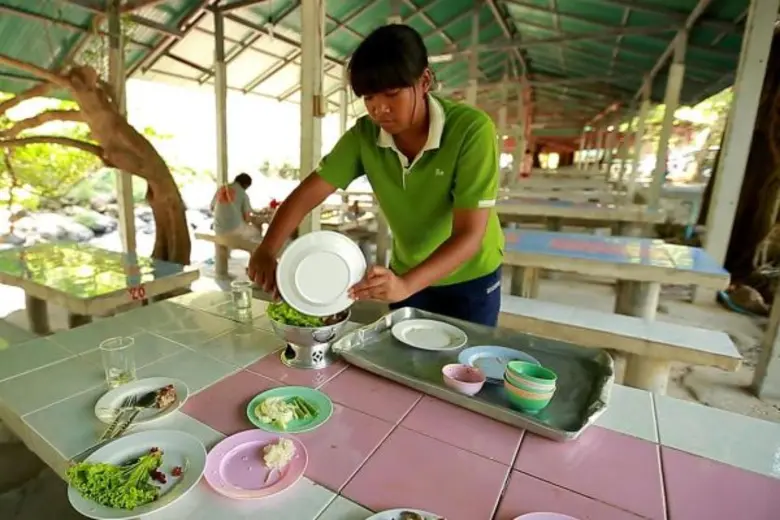 รายการ "สานรัก คนเก่งหัวใจแกร่ง" เสาร์นี้...