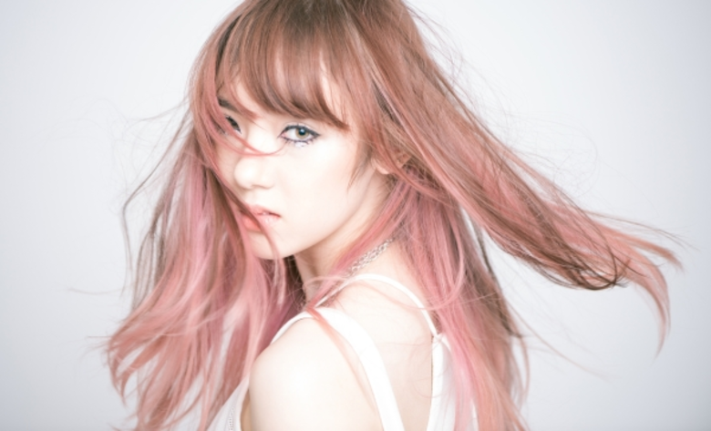 ฮอตไม่เลิกสำหรับสาวน้อยสองร้อยล้านวิว "พล...