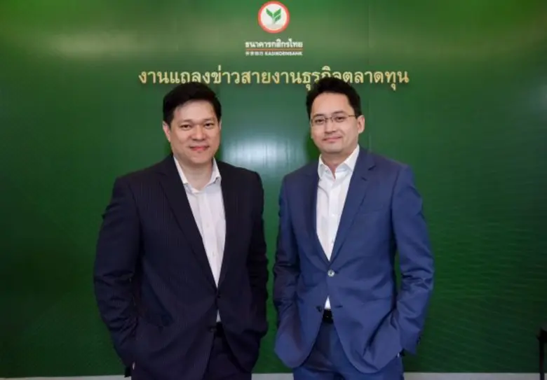 นายธิติ ตันติกุลานันท์ (ขวา) ผู้บริหารสาย...