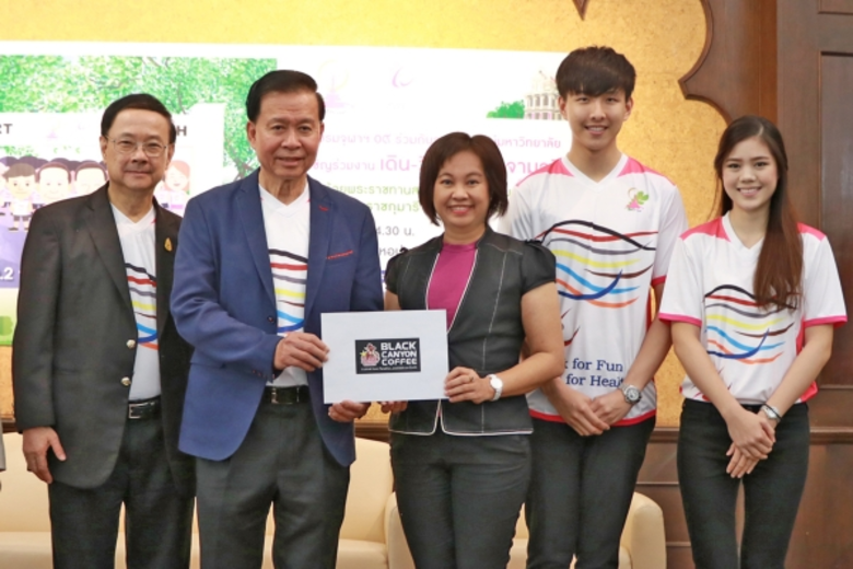 นายนินนาท ไชยธีรภิญโญ (ที่ 2 จากซ้าย) ประ...