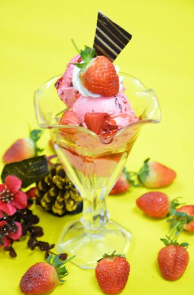 สตรอว์เบอร์รี่มูส , สตรอว์เบอร์รี่มินเฟย และ สตรอว์เบอร์รี่ไอศกรีม