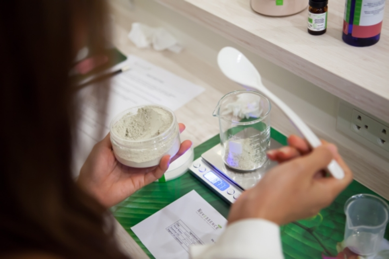 Novessence (โนเวซอง) ร้านเครื่องสำอางบูติ...