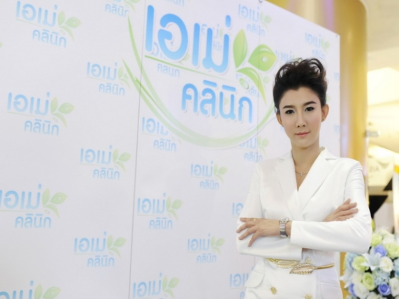 Gossip News: แพทย์หญิง เพ็ญลดา ครุฑโกษา (คุณหมอแหวว)