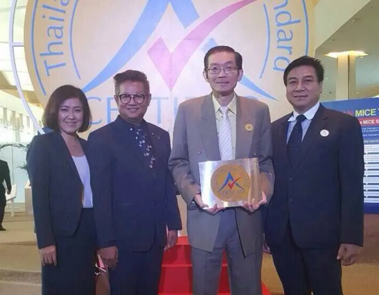 นายบุรินทร์ โบว์เสรีวงศ์ รองประธานกรรมการ...