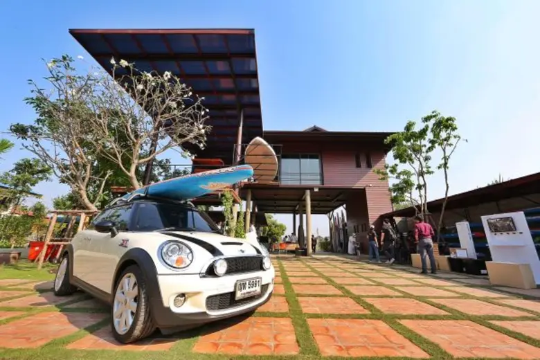 นายไชยวุฒิ์ พึ่งทอง กรรมการบริหาร บริษัท ...