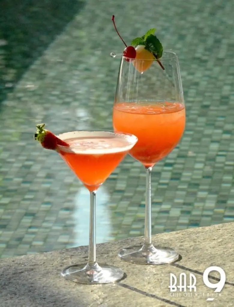 วาเลนไทน์นี้มาจิบค็อกเทลสุดโรแมนติกกับคู่...