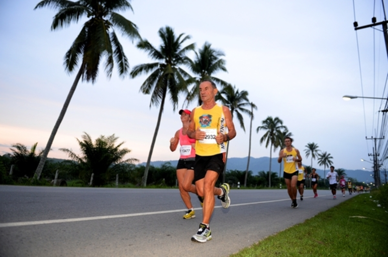 จากการที่การแข่งขันลากูน่า ภูเก็ตมาราธอน ...