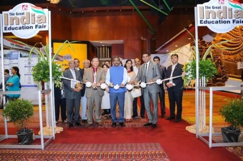 นายอับบากานี รามู อุปทูตของสถานทูนอินเดีย...