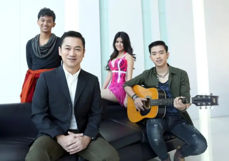 ปั้นศิลปินใหม่เข้าสู่วงการเพลงจนโด่งดังเป...