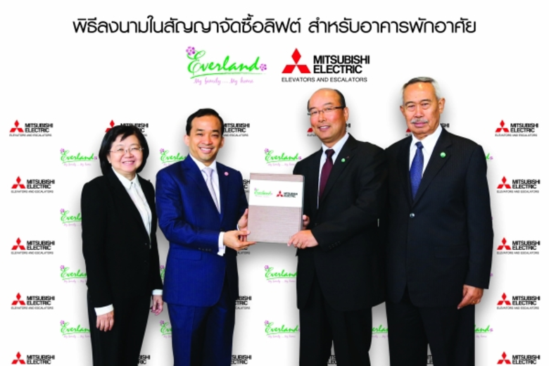 นายทัตสึโอะ มัตสึโอกะ (ที่ 2 จากขวา) กรรม...