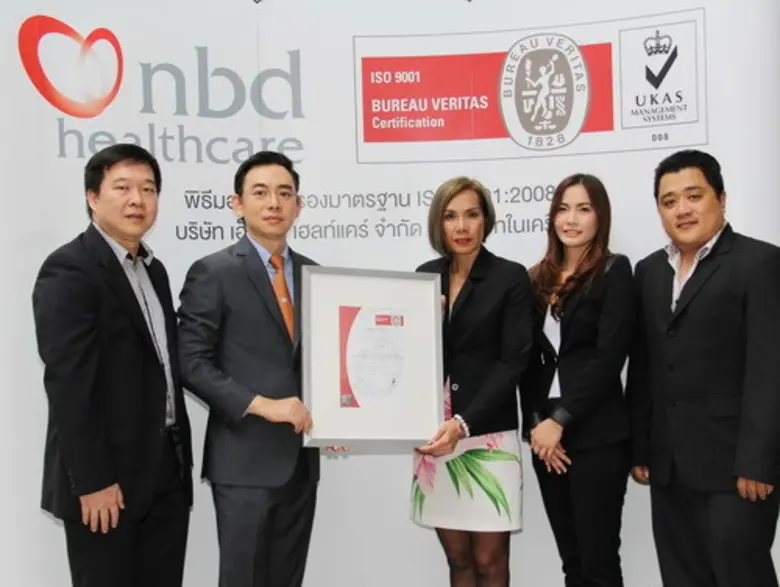 คุณพิรุณโรจน์ ไกรสุรพงศ์ (ที่สองจากซ้าย) ...