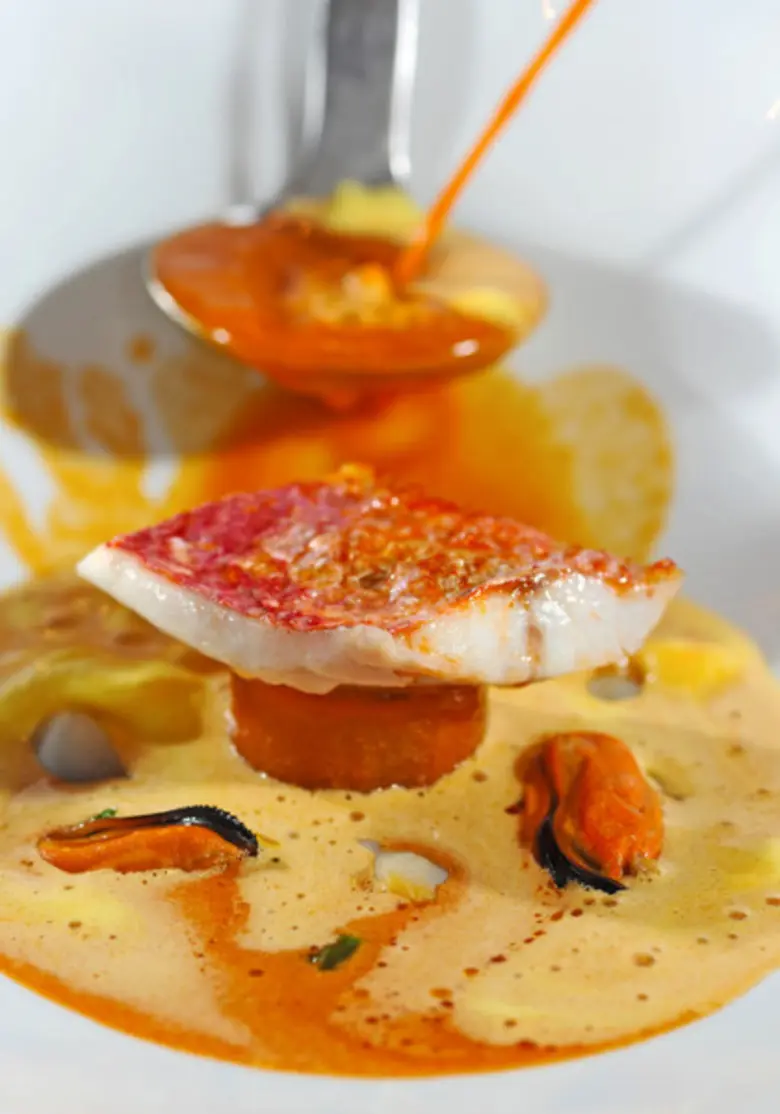 เชฟ จิล กูจอง เชฟระดับสามดาว จากร้านอาหาร Auberge du Vieux Puits ประเทศฝรั่งเศส 14-19 มีนาคม 2559 ที่ห้องอาหาร ลา สกาล่า โรงแรมสุโขทัยกรุงเทพ