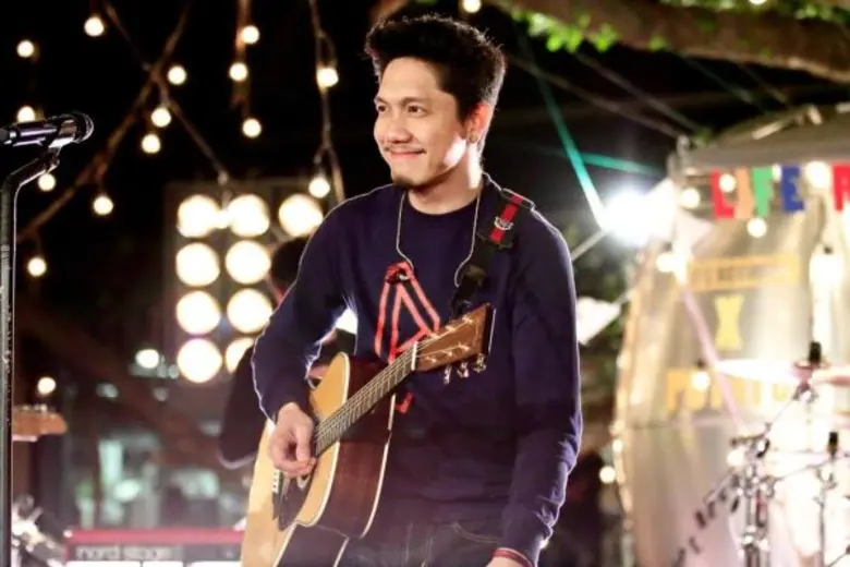 รายการมิวสิคเรียลลิตี้ "ไลฟ์เรคคอร์ด" คืน...