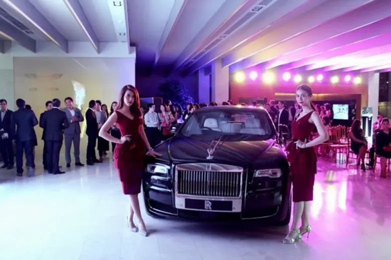 โรลส์-รอยซ์ ร่วมกับแบรนด์ระดับไฮเอนท์ เนรมิตค่ำคืนแห่งการบอกรักรับวันวาเลนไทน์