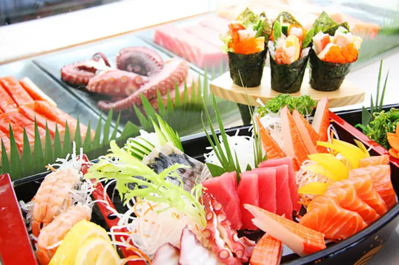 ห้องอาหารเดอะเวิลด์ และห้องอาหารจินเจอร์ ...