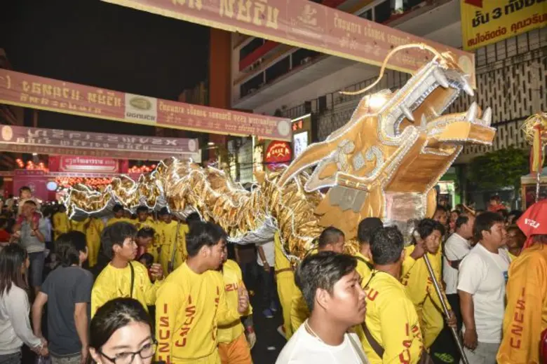 อีซูซุนำ “มังกรทองเฉลิมพระเกียรติ” ร่วมฉลองตรุษจีนเยาวราช 2559 ต่อเนื่องเป็นปีที่ 16นำพลังแห่งมังกรทองเสริมสิริมงคลในปีวอก