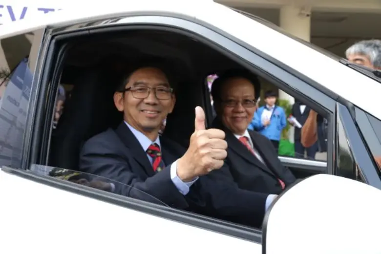 ศาสตราจารย์ ดร.สมคิด เลิศไพฑูรย์ อธิการบด...