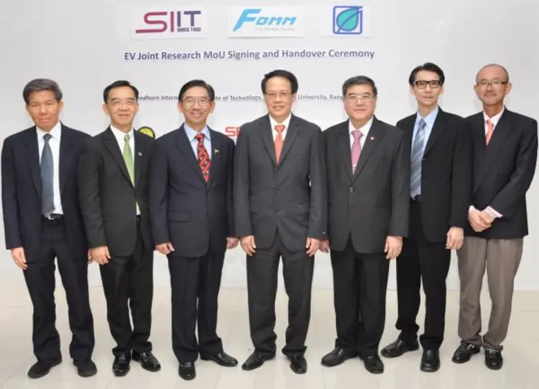 รองศาสตราจารย์ พรชัย ตระกูลวรานนท์ ผู้ช่ว...