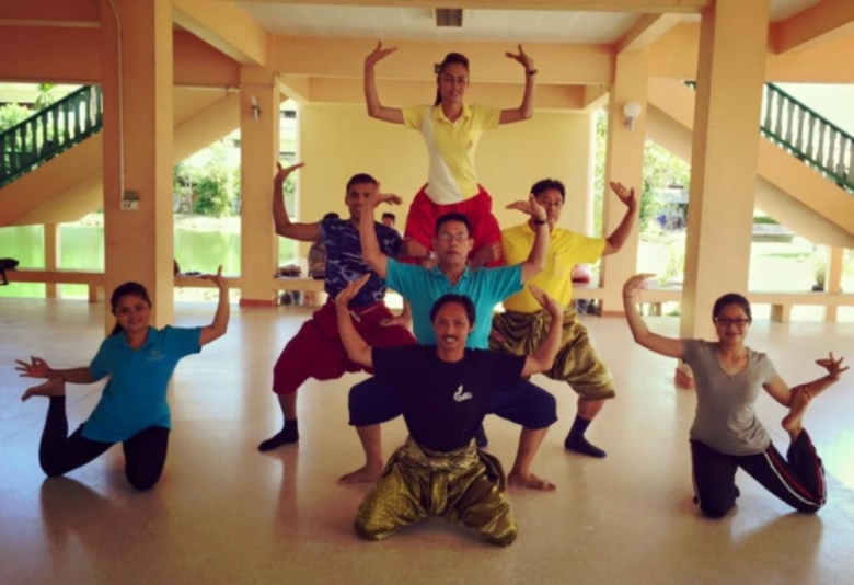 มรภ.สงขลา สอนรำโนราเยาวชนไทย-มาเลย์